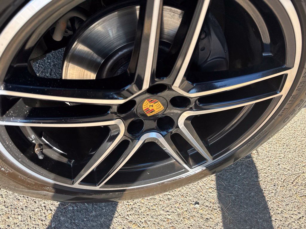 Used 2018 Porsche Macan AWD/4WD image 2