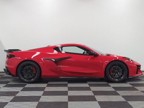 Used 2024 Chevrolet Corvette Z06 w/ Battery Protection Package RWD image 8