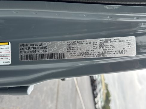 New 2025 Jeep Gladiator High Tide image 33