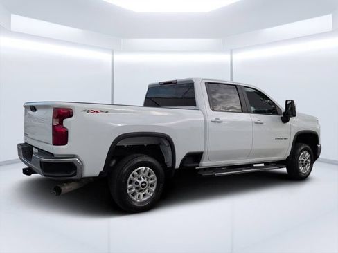 Used 2025 Chevrolet Silverado 2500 LT w/ Convenience Package AWD/4WD image 3