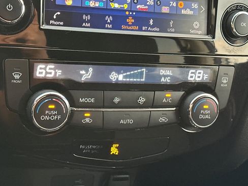 Used 2018 Nissan Rogue SV image 20