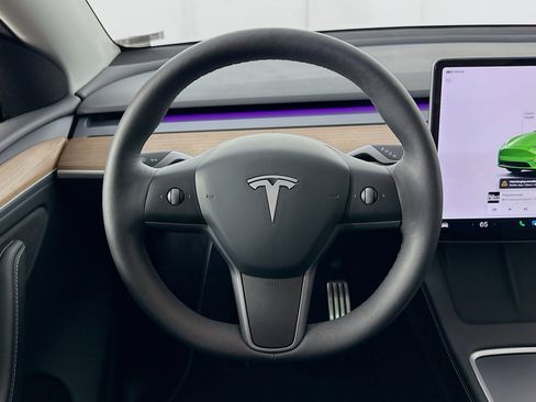 Used 2025 Tesla Model Y Performance AWD/4WD image 16