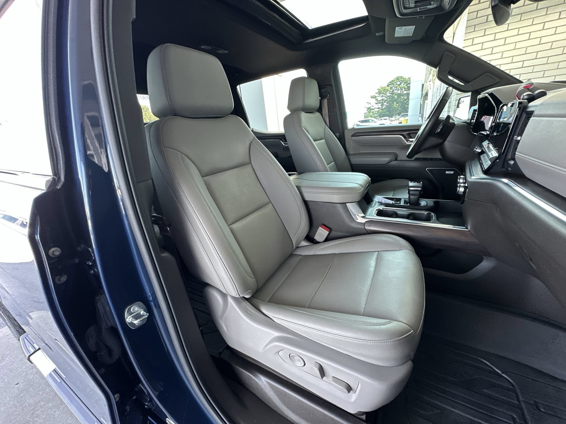 Certified 2023 GMC Sierra 1500 SLT w/ SLT Premium Package AWD/4WD image 28