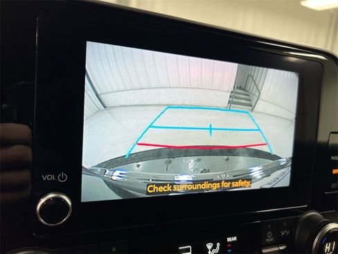 Used 2023 Toyota Highlander LE image 15