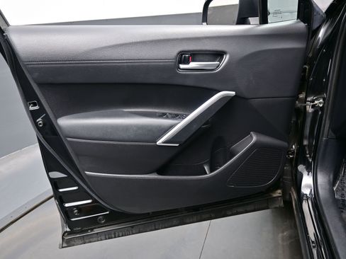 Used 2022 Toyota Corolla Cross XLE w/ Convenience Package image 10