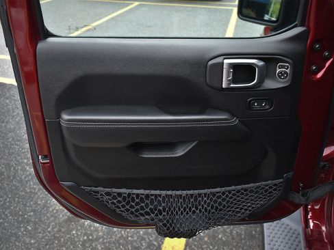 Used 2021 Jeep Wrangler Unlimited Sahara AWD/4WD image 26