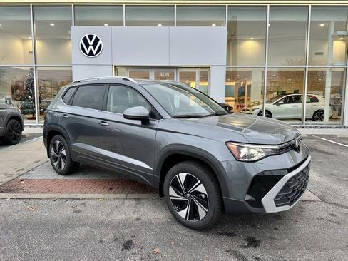 New 2026 Volkswagen Taos SE image 1