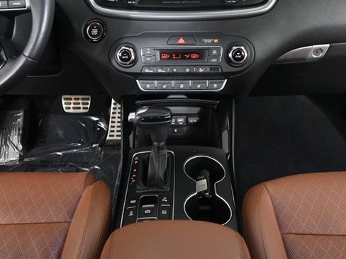Used 2019 Kia Sorento SX image 22