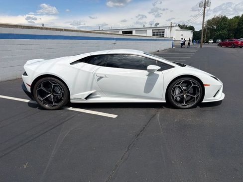 Used 2020 Lamborghini Huracan EVO RWD image 6