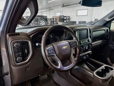 Used 2021 Chevrolet Silverado 1500 LTZ w/ LTZ Convenience Package II AWD/4WD image 8