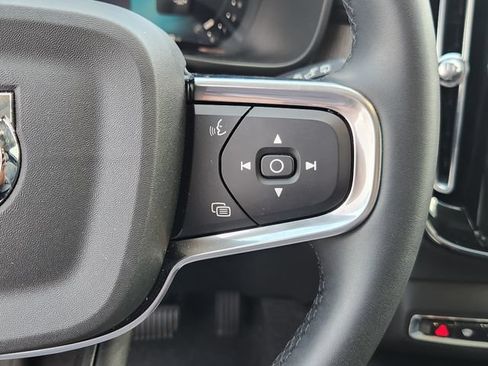 Certified 2025 Volvo XC60 B5 Core AWD/4WD image 28