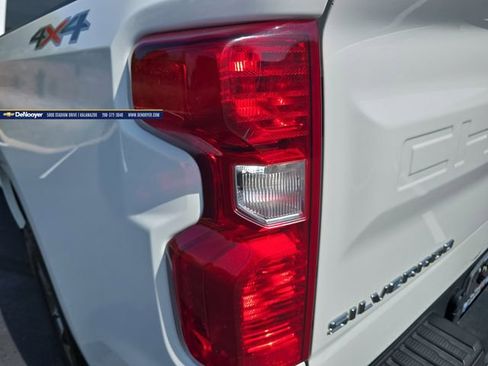 Used 2023 Chevrolet Silverado 1500 LT image 32