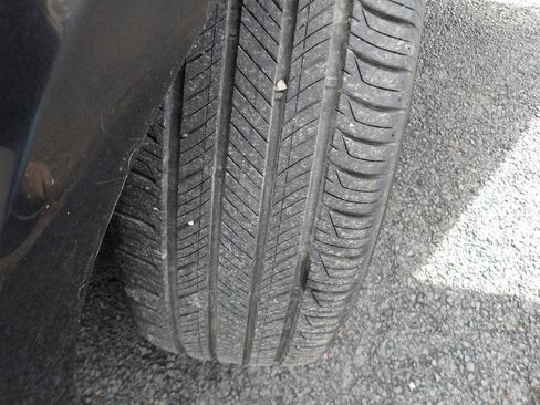 Used 2011 Chevrolet Traverse LT w/ Personal Connectivity Package image 27