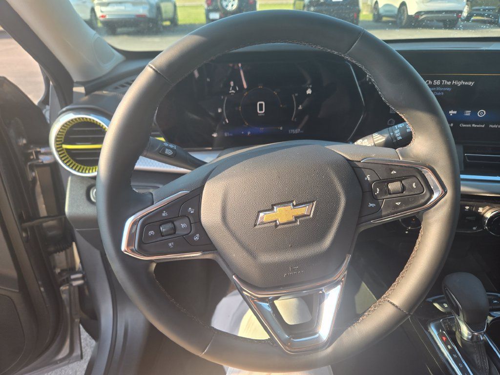 Used 2025 Chevrolet Trax LT w/ Driver Confidence Package FWD image 10