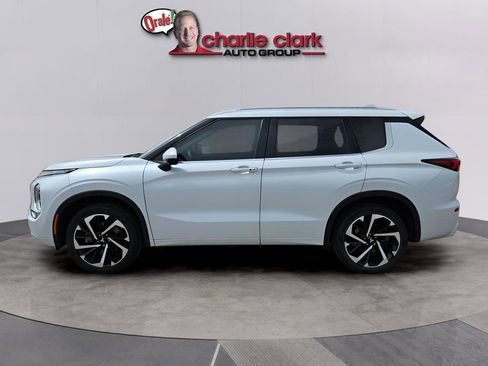 Used 2022 Mitsubishi Outlander SEL image 3
