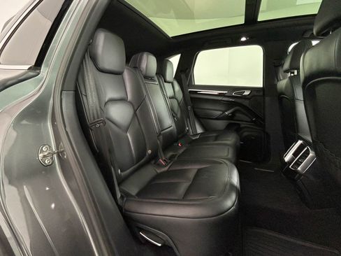 Used 2018 Porsche Cayenne AWD/4WD image 26