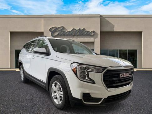 Used 2022 GMC Terrain SLE w/ Driver Convenience Package FWD image 1