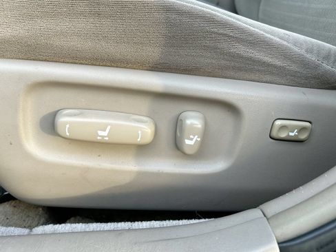 Used 2005 Toyota Camry LE w/ Fleet Convenience Pkg FWD image 12