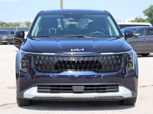 Used 2026 Kia Carnival FWD image 2