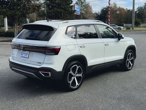 New 2026 Volkswagen Taos SEL image 8