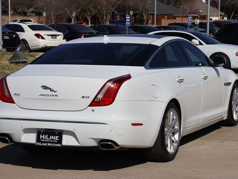Used 2014 Jaguar XJ image 10