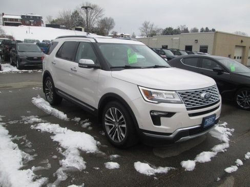Used 2018 Ford Explorer Platinum image 2