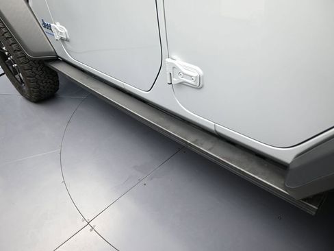 Used 2024 Jeep Wrangler Unlimited image 15