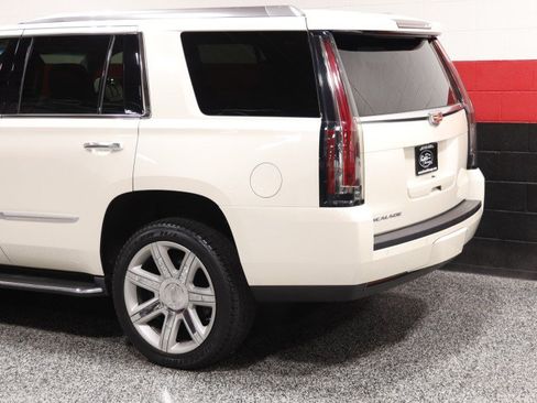 Used 2015 Cadillac Escalade Luxury AWD/4WD image 26