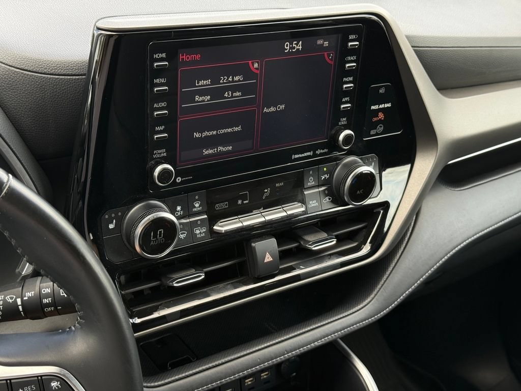 Used 2021 Toyota Highlander XLE FWD image 14