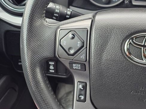 Used 2022 Toyota Tacoma TRD Off-Road AWD/4WD image 26