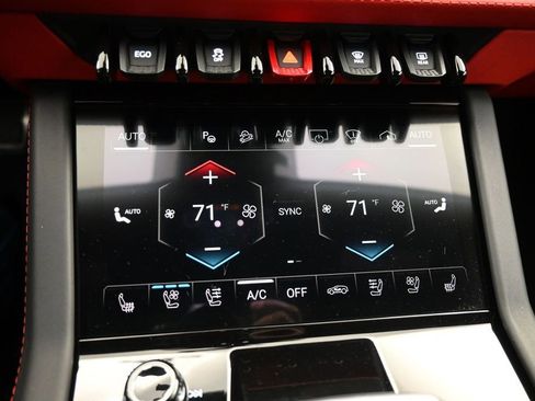 Used 2025 Lamborghini Urus SE AWD/4WD image 19