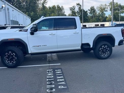Used 2025 GMC Sierra 2500 AT4X AWD/4WD image 4
