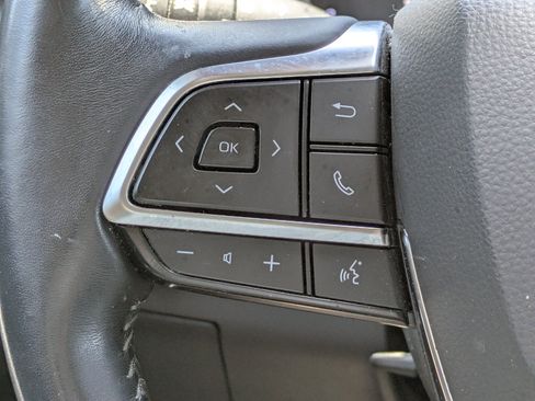 Used 2021 Toyota Highlander XLE FWD image 22