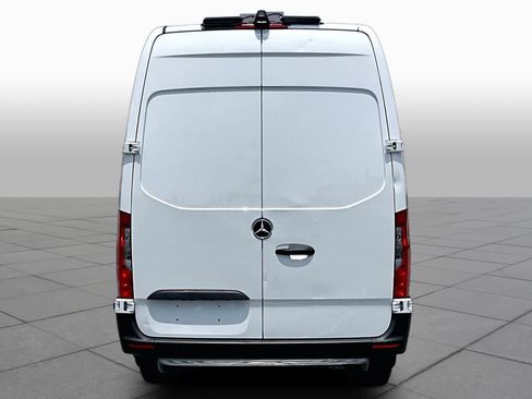Used 2024 Mercedes-Benz Sprinter 2500 image 5