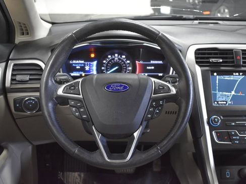 Used 2017 Ford Fusion SE w/ Fusion SE Technology Package image 13
