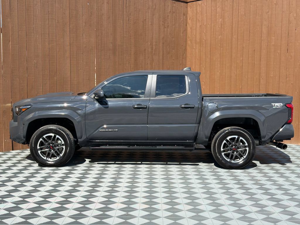 Used 2025 Toyota Tacoma TRD Sport AWD/4WD image 13