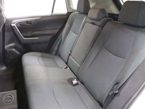 Used 2021 Toyota RAV4 LE image 11