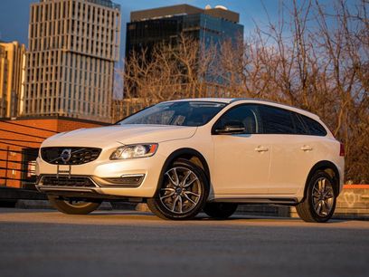 Used 2016 Volvo V60 T5 Cross Country w/ Convenience Package