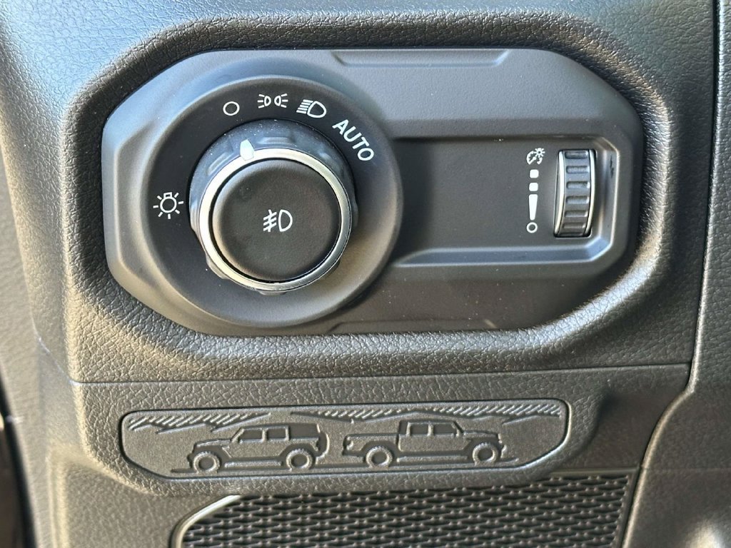 Used 2025 Jeep Wrangler Unlimited Sport AWD/4WD image 28