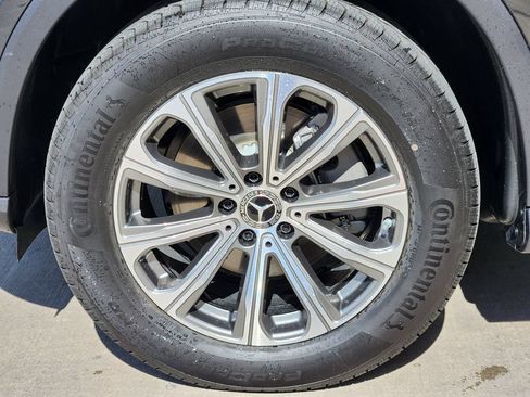 Used 2026 Mercedes-Benz GLC 300 4MATIC image 11