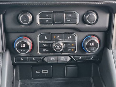 Used 2023 Chevrolet Suburban LT image 16