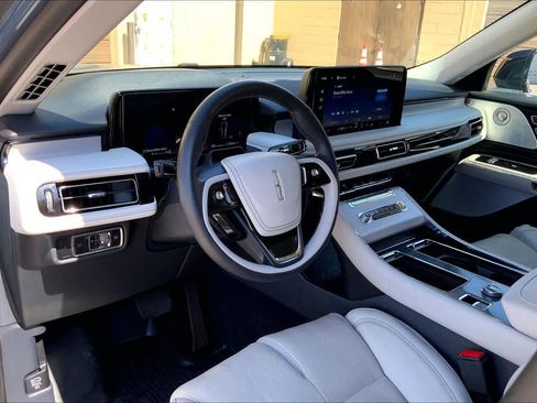Used 2025 Lincoln Aviator Reserve w/ Luxury Package RWD image 18