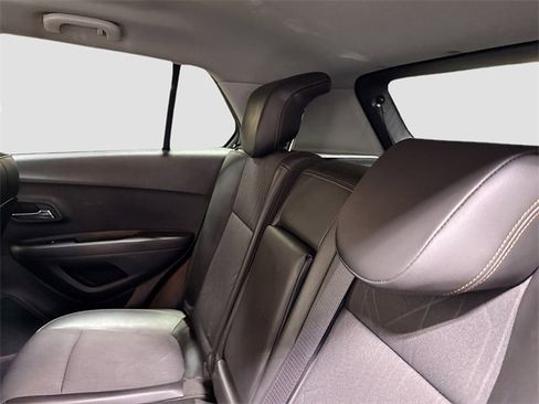 Used 2018 Chevrolet Trax LT w/ LT Convenience Package image 24