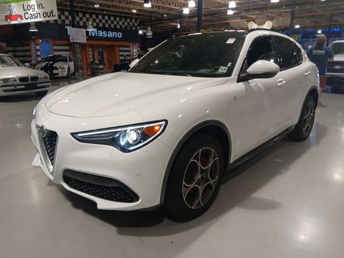 Used 2023 Alfa Romeo Stelvio Ti AWD/4WD image 6