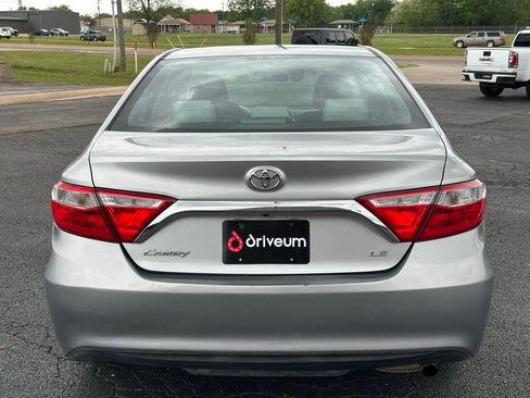 Used 2016 Toyota Camry LE image 5