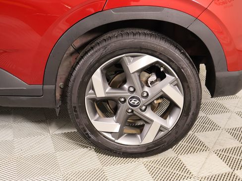 Used 2025 Hyundai Venue Limited image 19