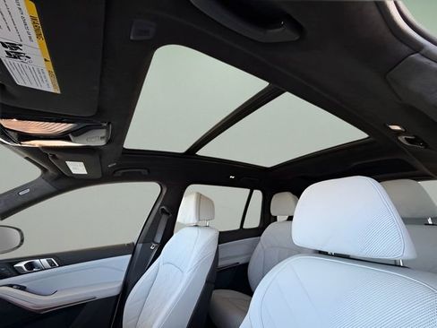 Used 2024 BMW X7 xDrive40i w/ M Sport Package image 28