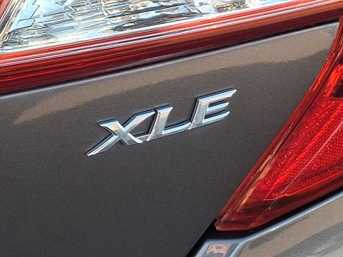 Used 2014 Toyota Camry XLE image 31