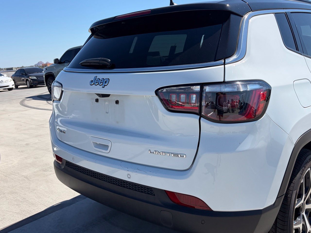 Used 2025 Jeep Compass Limited AWD/4WD image 4