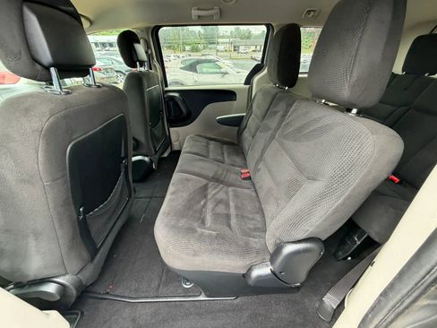 Used 2017 Dodge Grand Caravan SE w/ Power Window Group FWD image 13